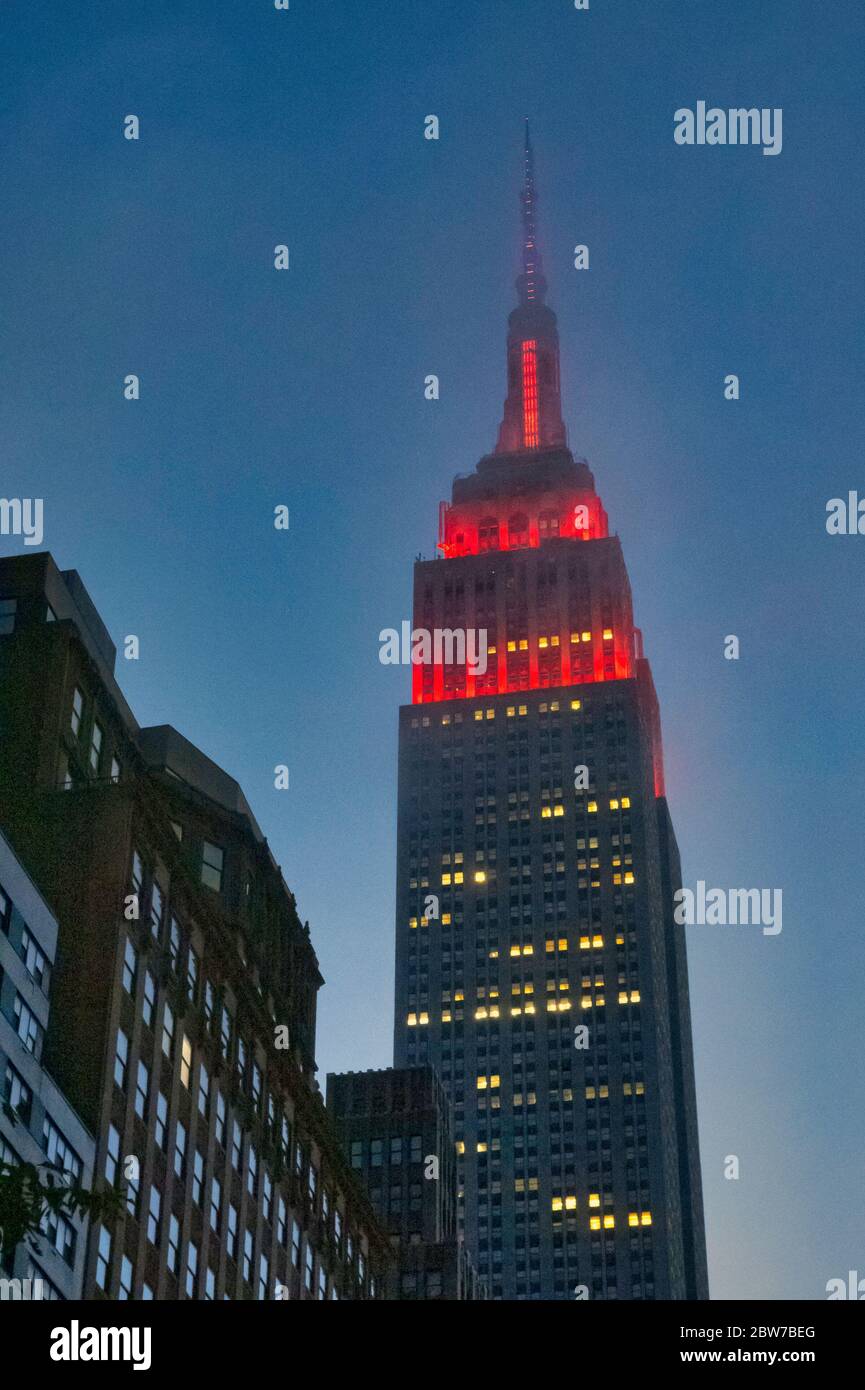The lights on the Empire State Building flash red during the Covid-19 pandemic, USA Stock Photo