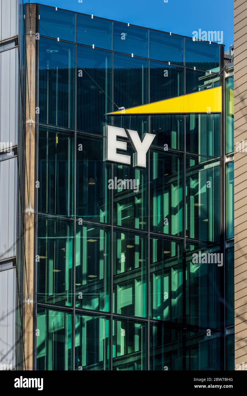EY Global Headquarters or Global HQ 6 More London Place, London Bridge City London SE1. Ernst & Young Global Limited. Architects Foster and Partners Stock Photo