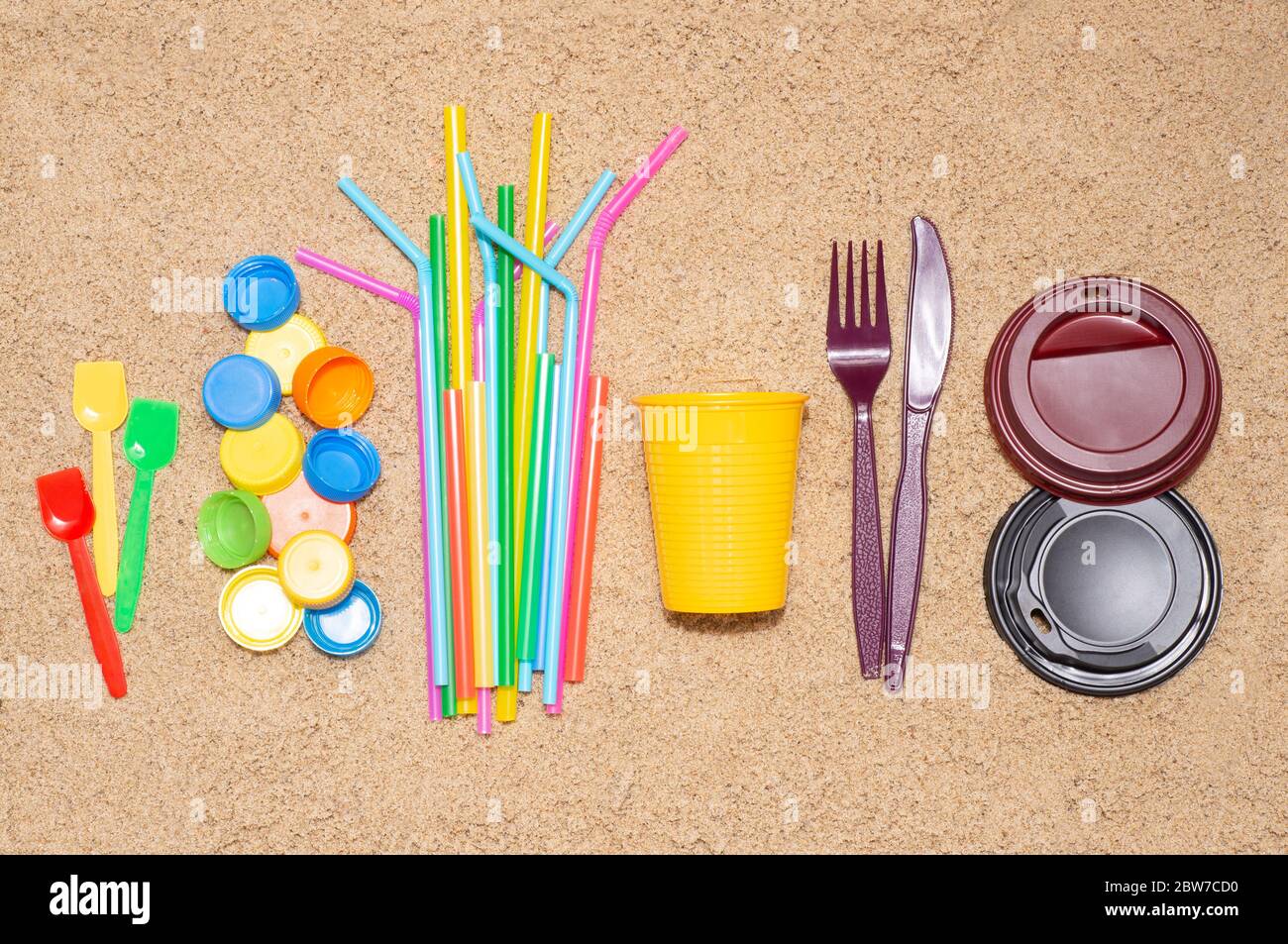 Plastic utensils hi-res stock photography and images - Alamy