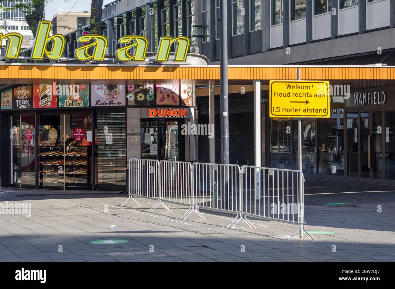 Rotterdam, The Netherlands, May 17, 2020: sign and fences on Lijnbaan shopping street regulating pedestrian flos for the sake of covid-19 prevention Stock Photo