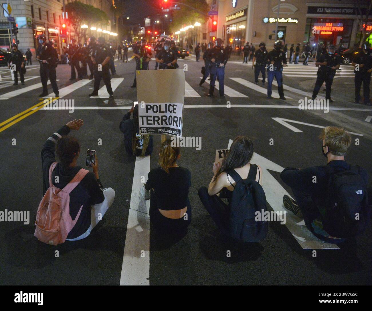 Los Angeles, United States. 29th May, 2020. Protesters demonstrating against the the killing of George Floyd clash for hours with police on the streets of downtown Los Angeles, blocking the 110 Freeway, vandalizing cars and property and getting into a series of tense altercations with officers on Friday, May 29, 2020. At least four LAPD officers were hurt, some after being hit by debris. Multiple arrests were made. By midnight, the situation had deteriorated as several jewelry stores were broken into and looted along with a CVS drug store. Photo by Jim Ruymen/UPI Credit: UPI/Alamy Live News Stock Photo