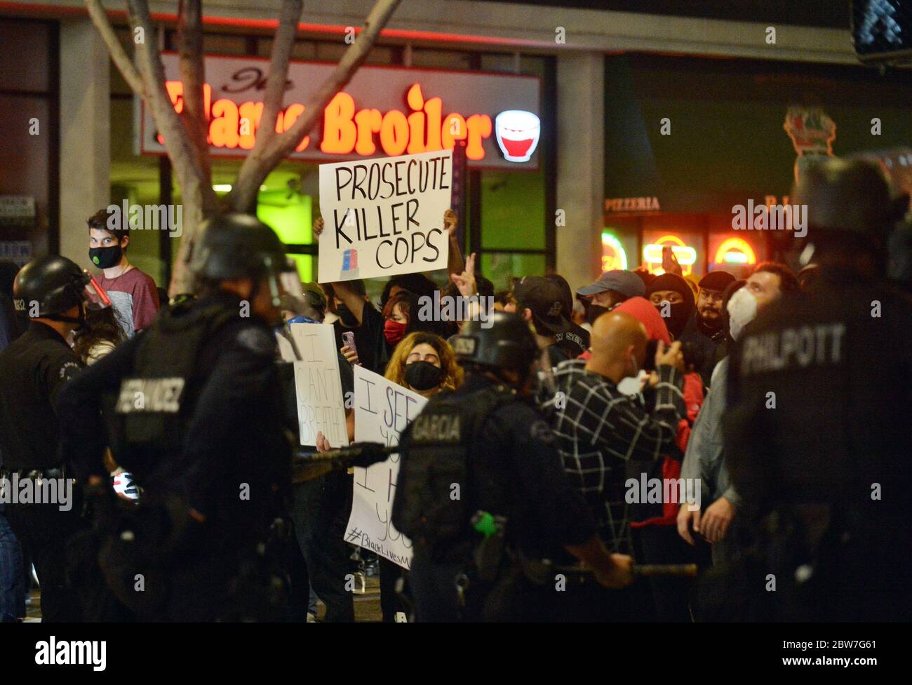 Los Angeles, United States. 29th May, 2020. Protesters demonstrating against the the killing of George Floyd clash for hours with police on the streets of downtown Los Angeles, blocking the 110 Freeway, vandalizing cars and property and getting into a series of tense altercations with officers on Friday, May 29, 2020. At least four LAPD officers were hurt, some after being hit by debris. Multiple arrests were made. By midnight, the situation had deteriorated as several jewelry stores were broken into and looted along with a CVS drug store. Photo by Jim Ruymen/UPI Credit: UPI/Alamy Live News Stock Photo