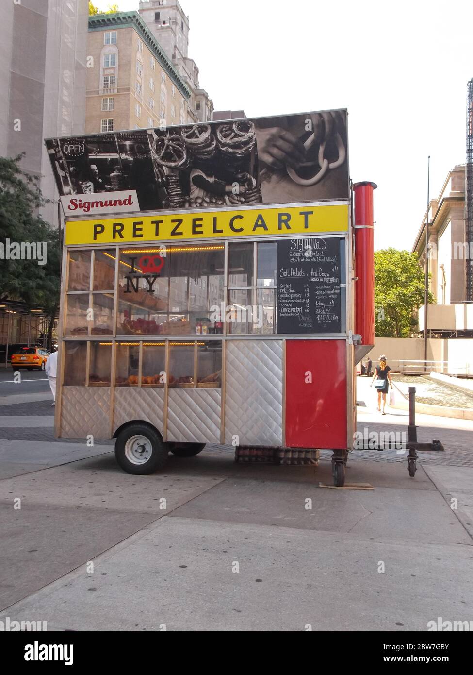 Pretzel cart hi-res stock photography and images - Alamy