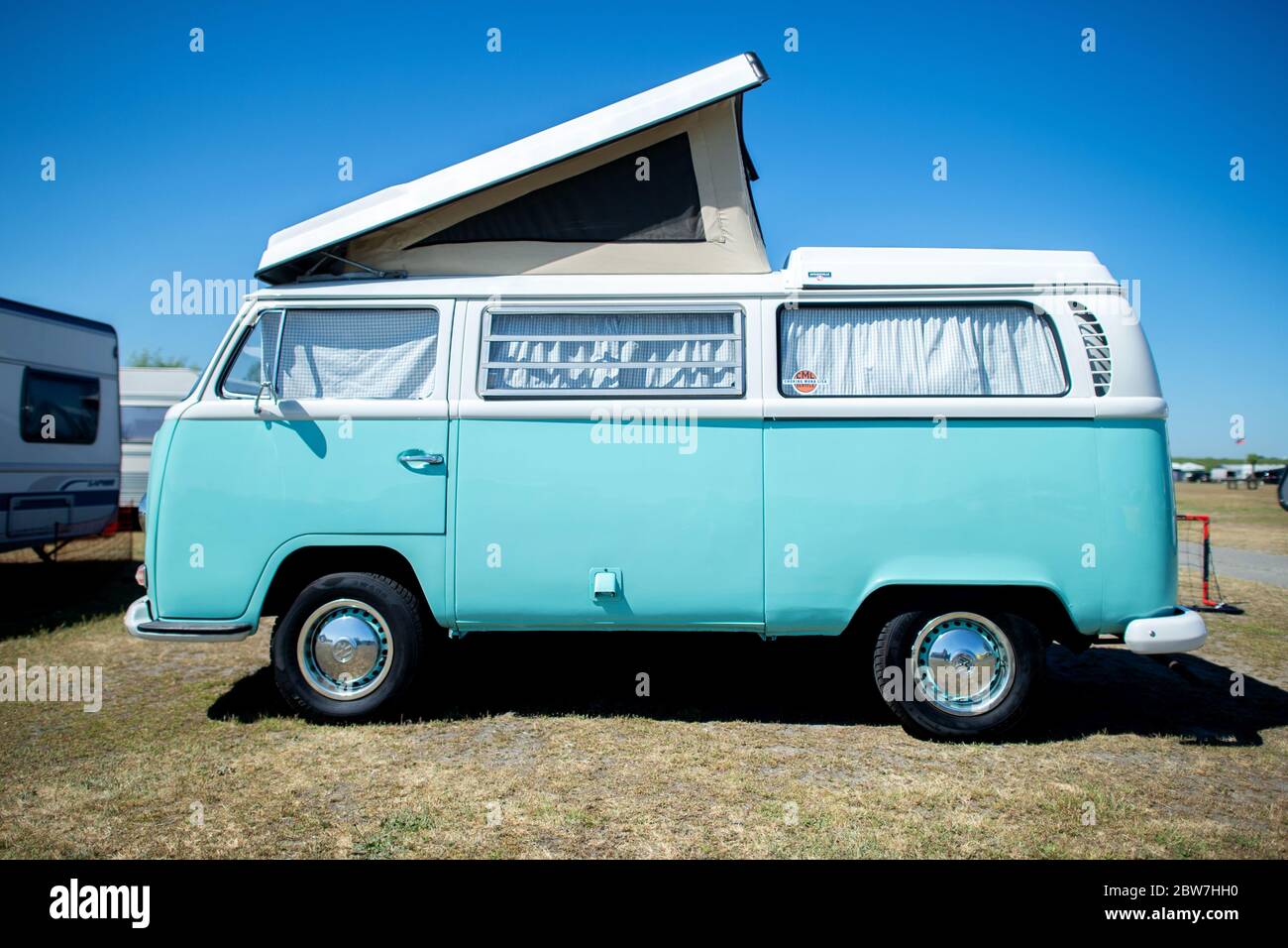 volkswagen-t2-westfalia-hi-res-stock-photography-and-images-alamy