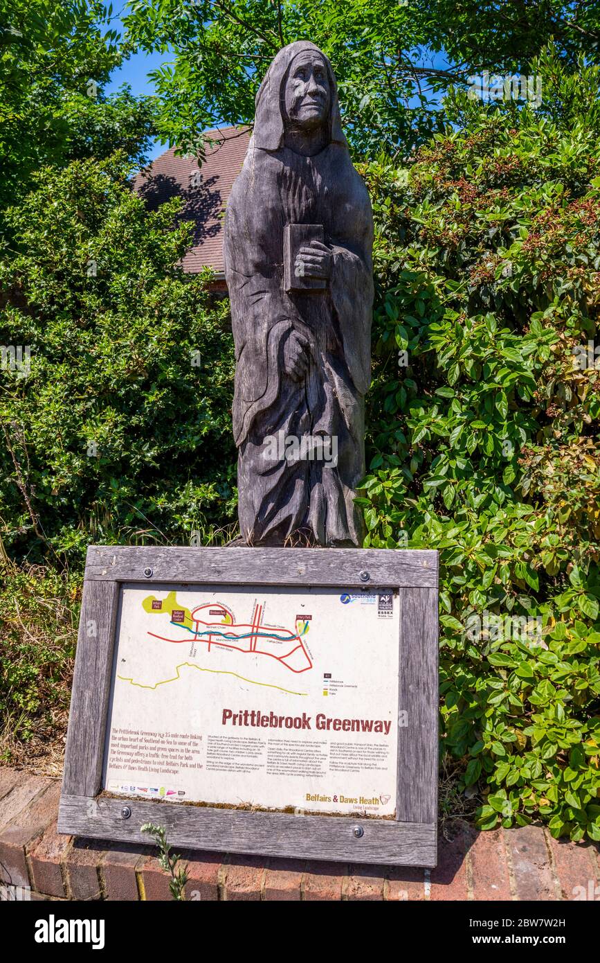 Prittlebrook Greenway start. Carved wooden figure of a Cluniac monk on the Prittle Brook  urban path, sculptured by chainsaw artist Ben Loughrill. Map Stock Photo