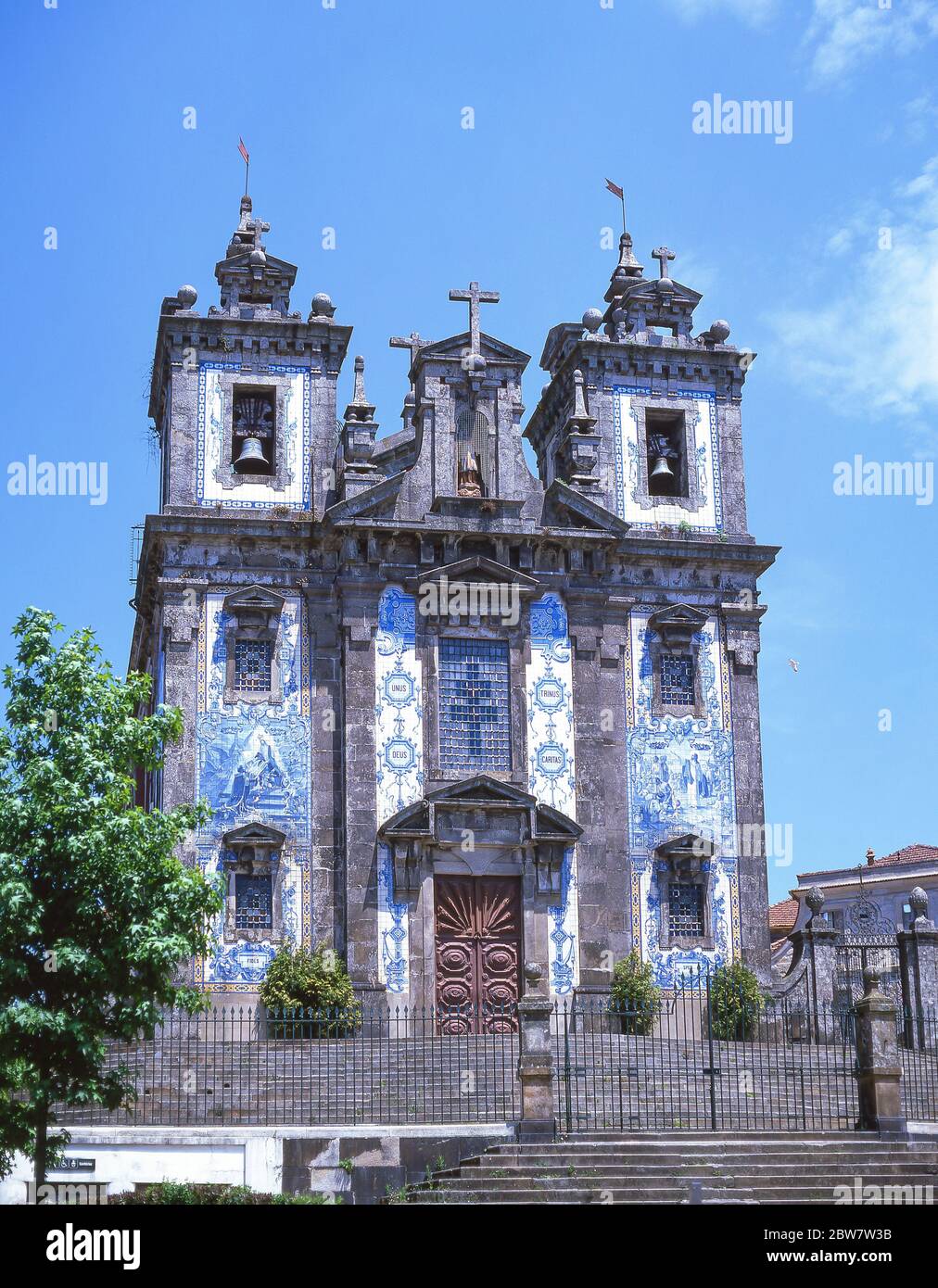 Church of Saint Ildefonso (Igreja de San Ildefonso) with azulejo tilework, Praca da Batalha, Porto (Oporto), Norte Region, Portugal Stock Photo