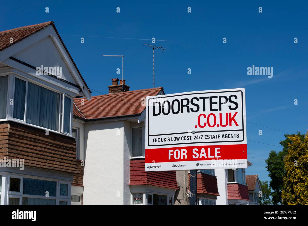 Doorsteps for sale sign. Property market online estate agent. Selling advertising board outside home, house, in terrace. Cheap agency. Web address Stock Photo