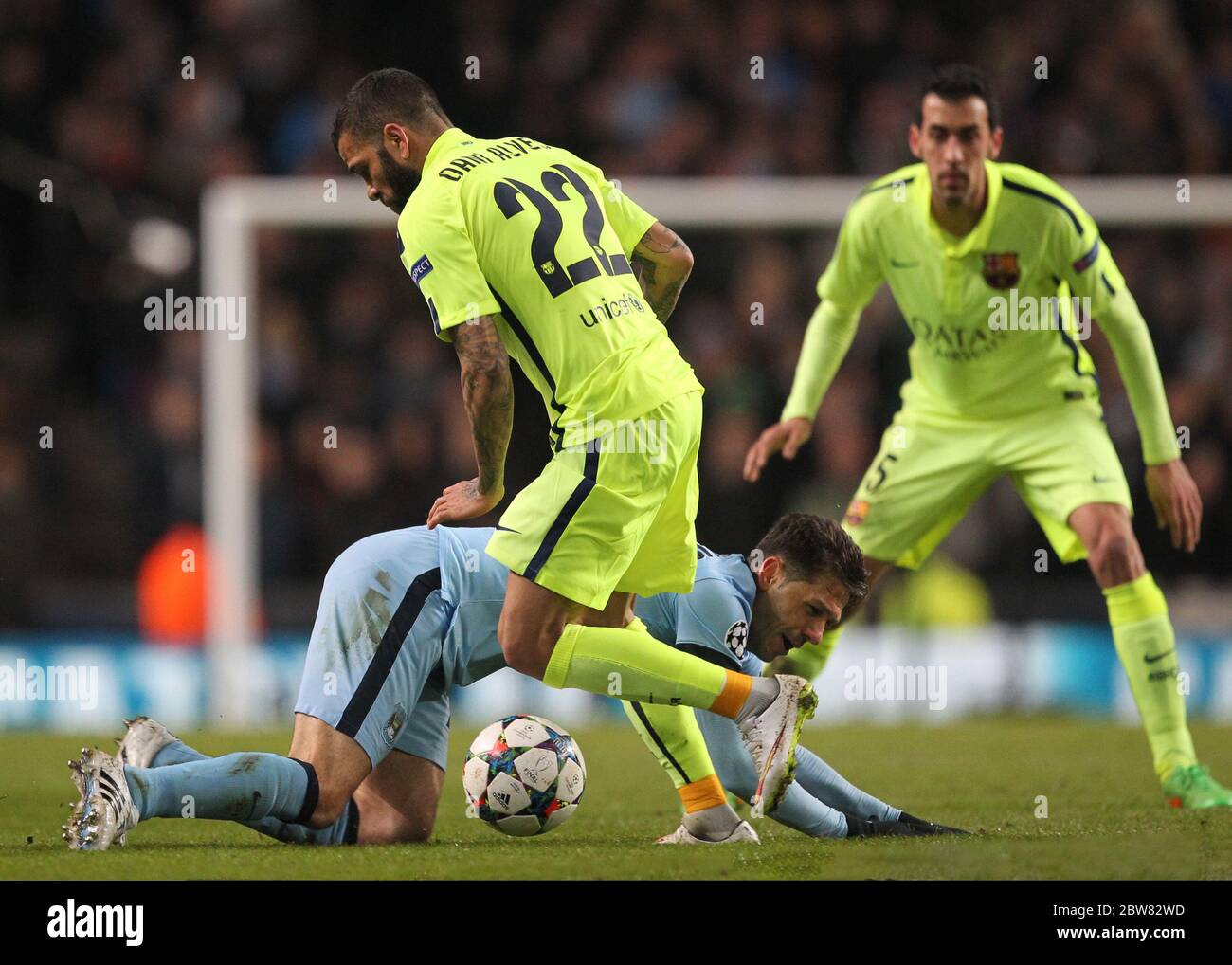 MANCHESTER, ENGLAND -Martin Demichelis of Manchester City loses possession to Dani Alves da Silva of Barcelona during the UEFA Champions League Round of 16 1st Leg between Manchester City and FC Barcelona at the Etihad Stadium, Manchester on Tuesday 24th February 2015 (Credit: Mark Fletcher | MI News) Stock Photo