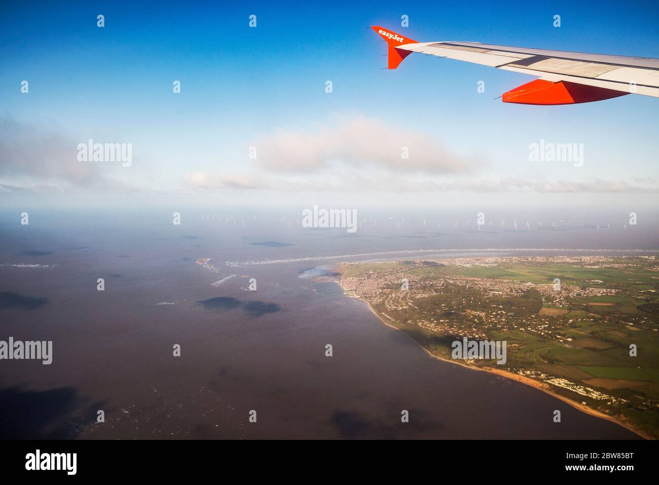 looking out of plane window, wing of plane,easy jet plane flying in over River Mersey to Liverpool John lennon airport, Merseyside, Liverpool, England Stock Photo
