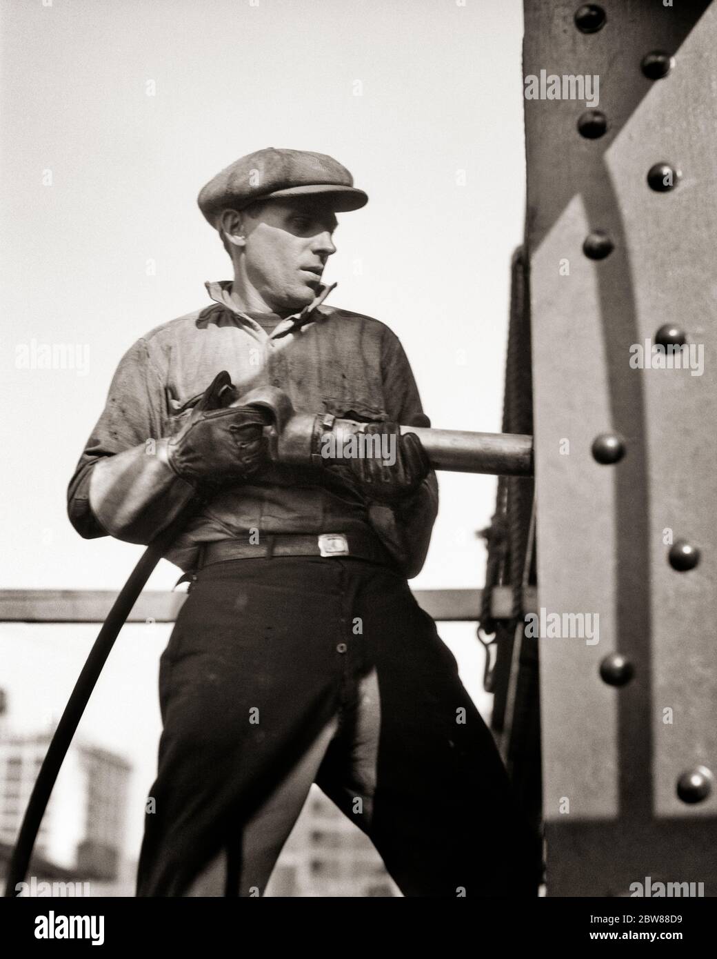 1930s WORKMAN OPERATING PNEUMATIC HAMMER RIVET GUN ERECTING STEEL I