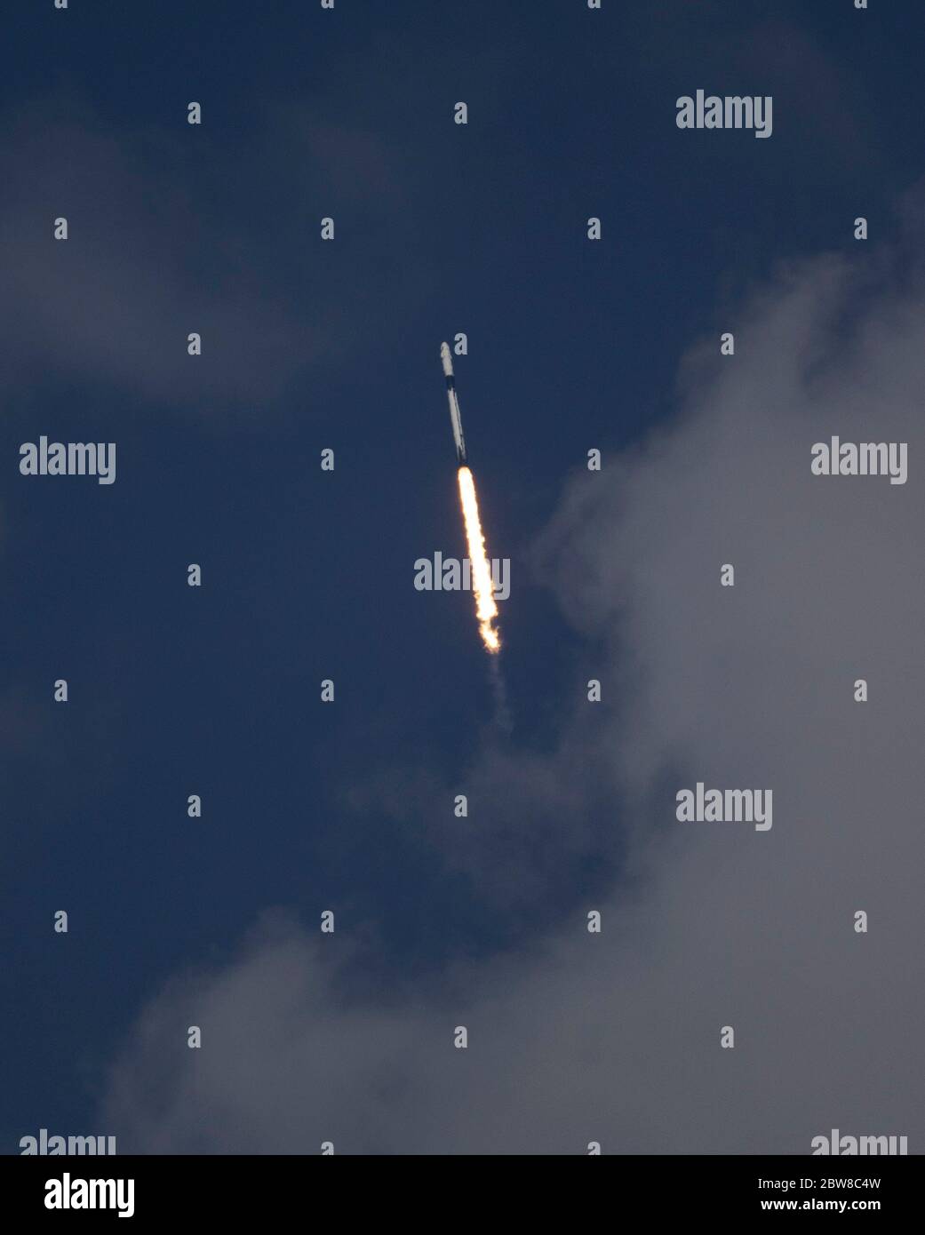 Cape Canaveral, USA. 30th May, 2020. SpaceX Falcon 9 rocket carrying the Crew Dragon spacecraft with two astronauts takes off from NASA's Kennedy Space Center in Cape Canaveral of Florida, the United States, on May 30, 2020. NASA and SpaceX launched Crew Dragon spacecraft from NASA's Kennedy Space Center in Florida on Saturday, carrying two American astronauts to the International Space Station (ISS). Credit: Ting Shen/Xinhua/Alamy Live News Stock Photo