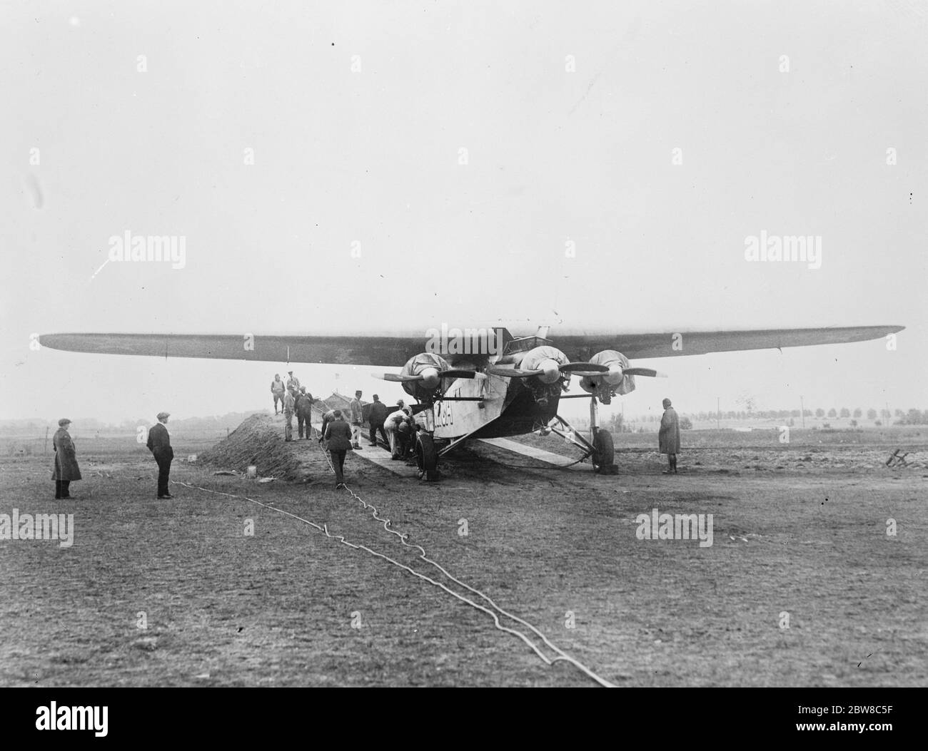 Com Byrd 's attempt to fly the Atlantic . The  America  on the new run way built to sustain the weight of the giant plane and aid in the take off . 24 June 1927 Stock Photo