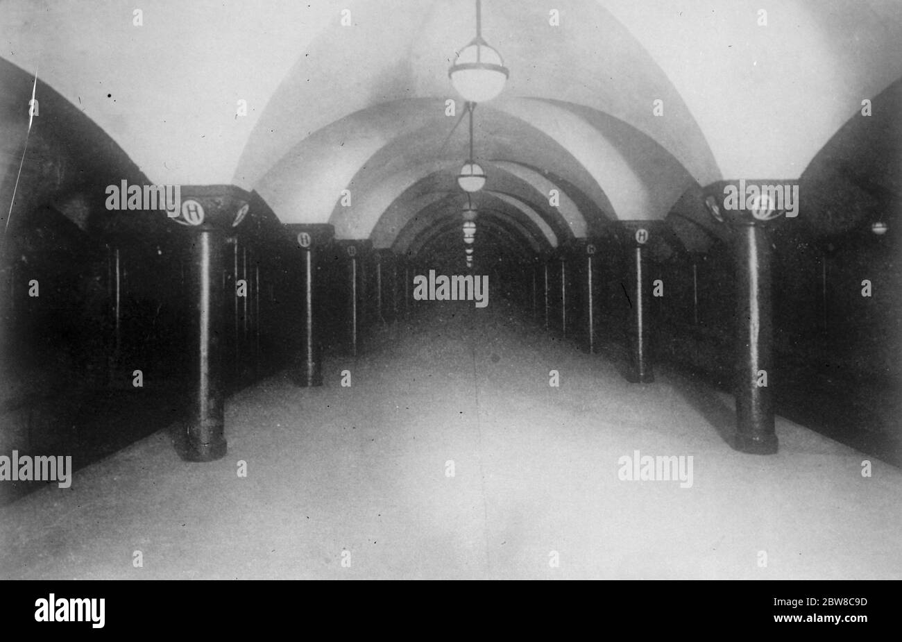 typical-underground-railway-station-in-new-york-on-the-hudson-and