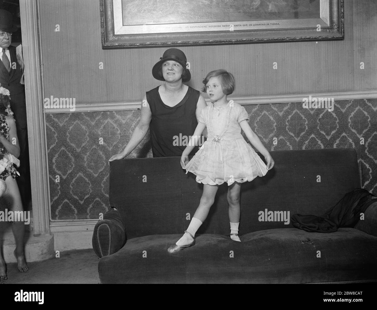 Rehearsal of Miss Vacani 's Royal dancing matinee at Daly 's . Mrs Hilton Philipson , MP , with her daughter Anne Rosemary . 17 June 1927 Stock Photo