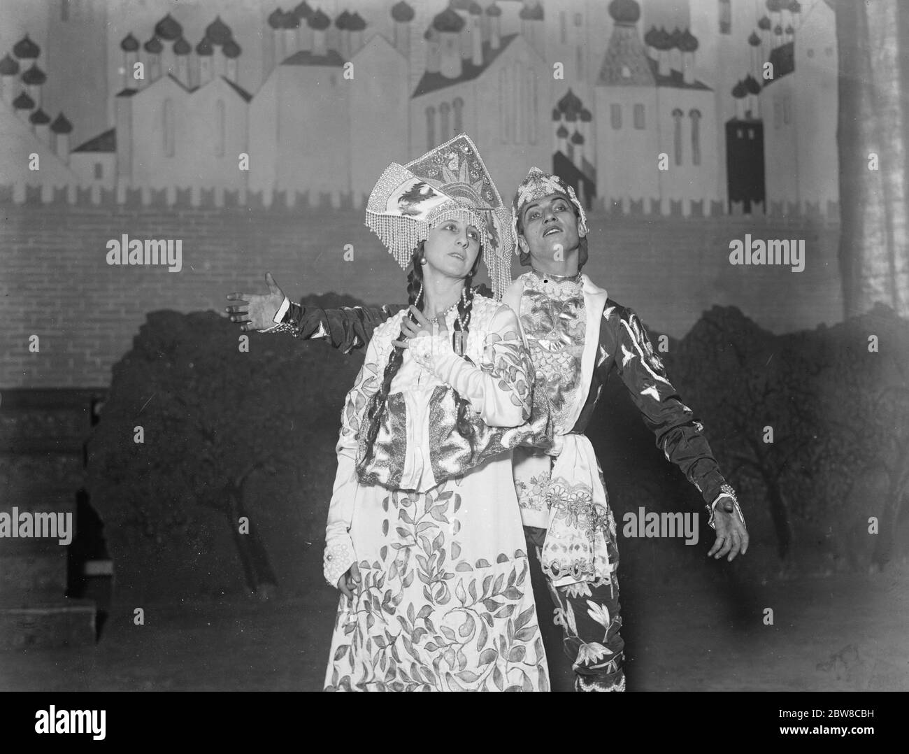 Lopokova 's return to the stage . Lubov Tchernicheva and Serge Lifar . 25 November 1926 Stock Photo