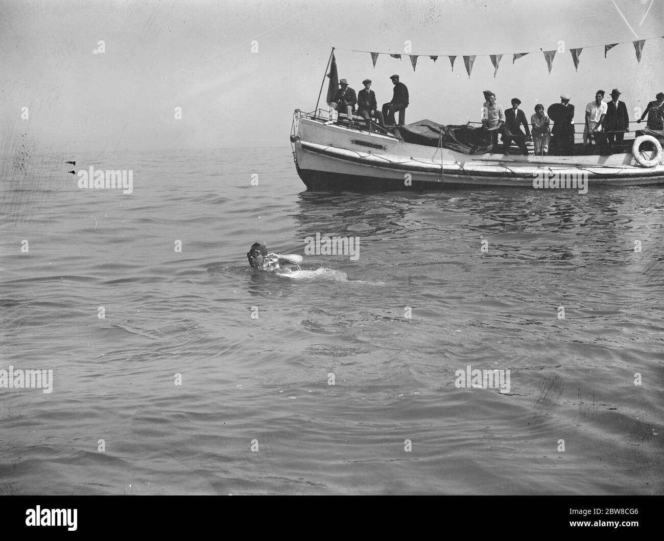 Mrs Corson swims the channel . Mrs Corson swimming with a powerful side stroke as she approaches Dover . 28 August 1926 Stock Photo