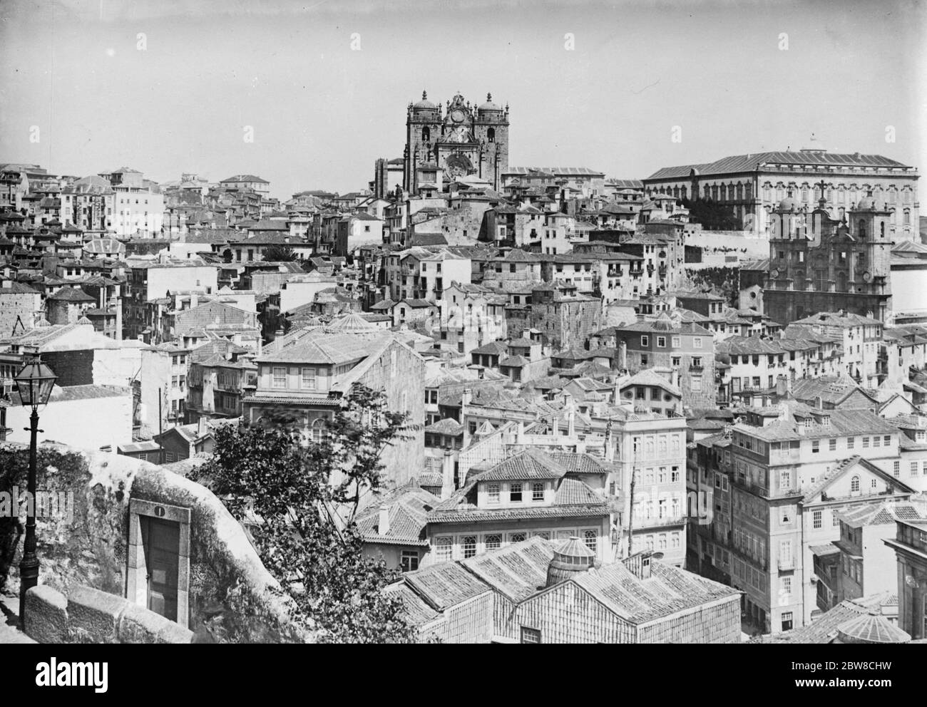 Many casualties in Portuguese revolt . A general view of Oporto , showing the Cathedral and the cold quarter of the town surrounding it . 7 February 1927 Stock Photo