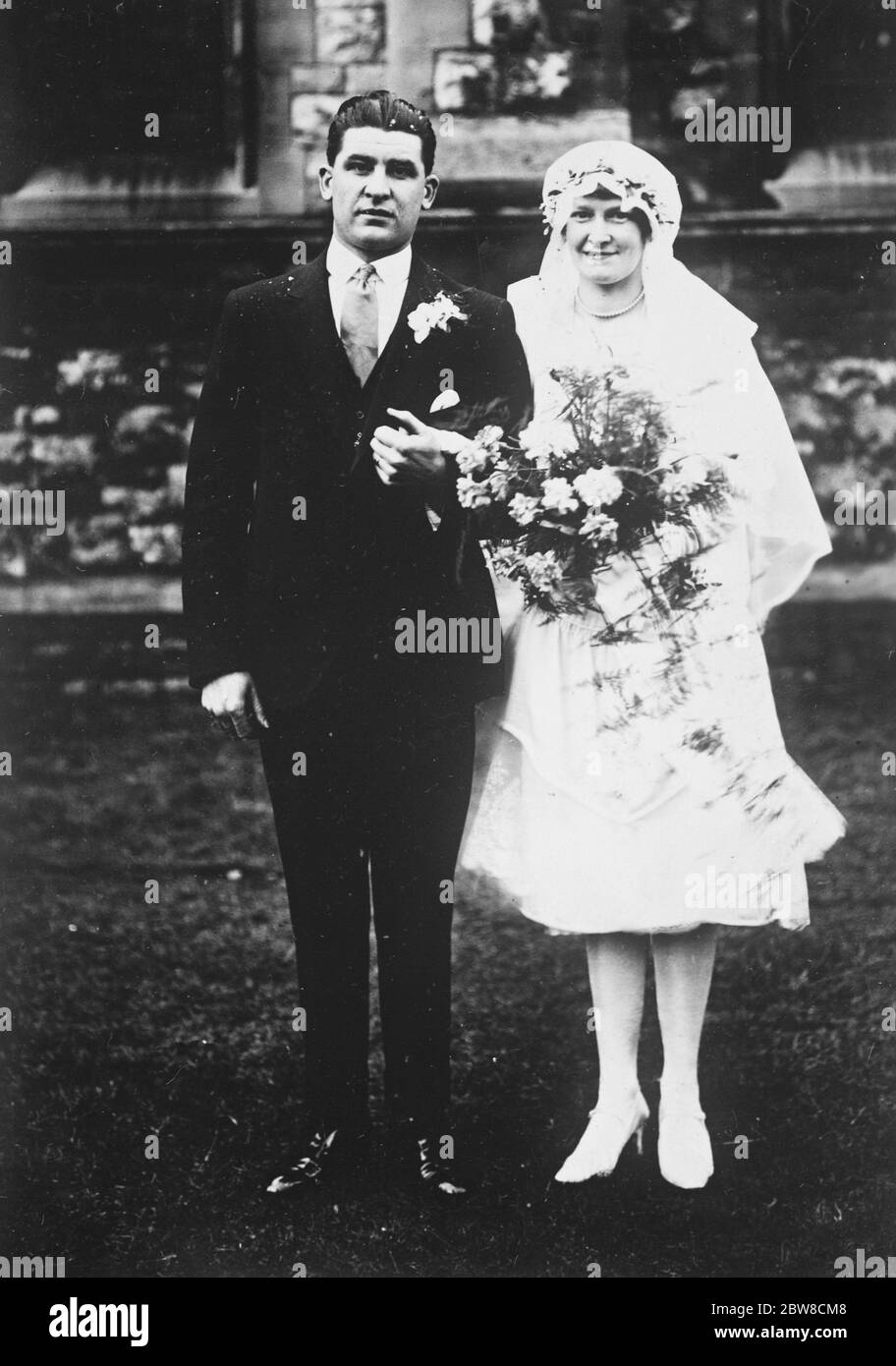 Queen of Norway ' s groom weds . Mr A A Cobb , of Bexley Heath , head groom and outrider to the Queen of Norway , and his bride , Miss S Melton , daughter of the King ' s Farm Bailiff at West Newton , Sandringham . 2 May 1927 Stock Photo