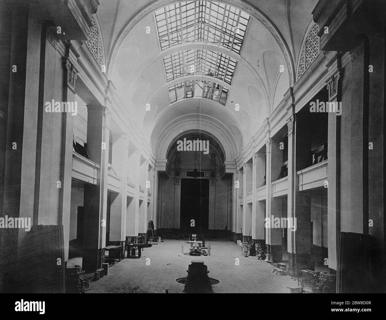 World ' s largest masonic temple built for Scottish rite . The interior