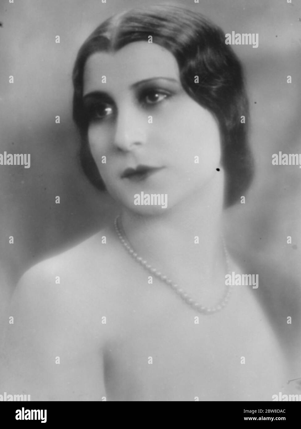 Famous French Vedettes du Cinema who is now engaged on a great film version of Balzac 's  Mercadet  which will have its first presentation in London . 27 September 1928 Stock Photo