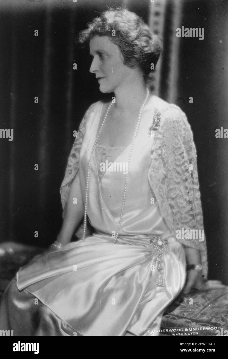 New portrait of Lady Astor taken at the Canadian Legation in Washington . 23 October 1928 Stock Photo