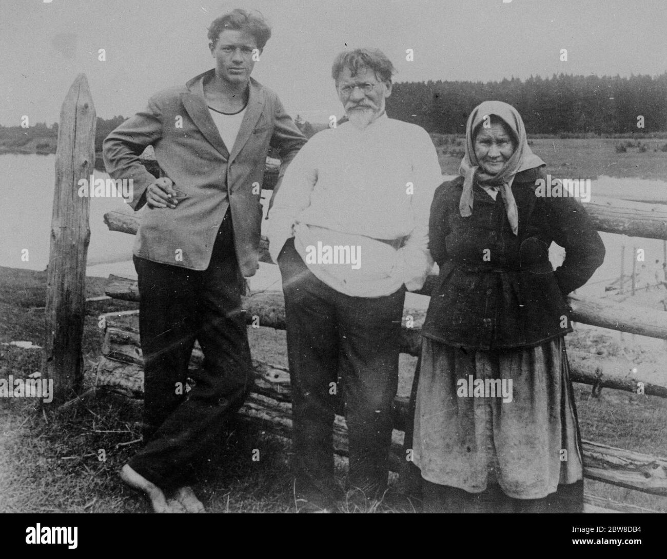 Russia 's President as farmer . M I Kalinin and his wife and son on his farm near Moscow . 29 September 1928 Stock Photo