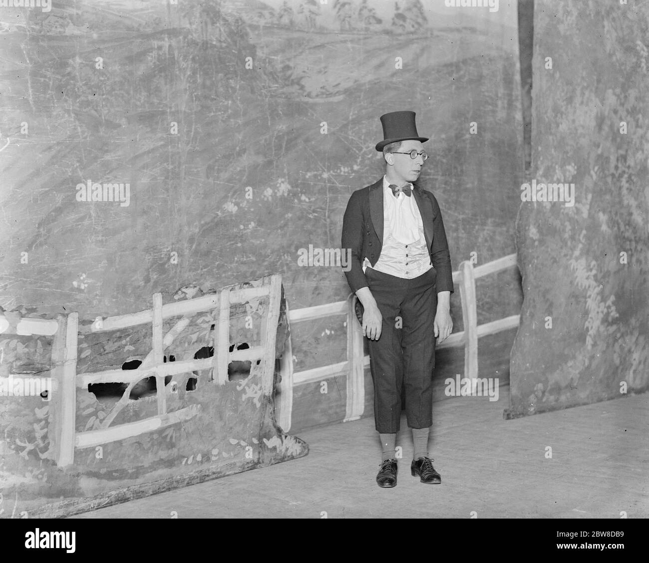 Mr John Henry , the well known wireless entertainer , who is appearing