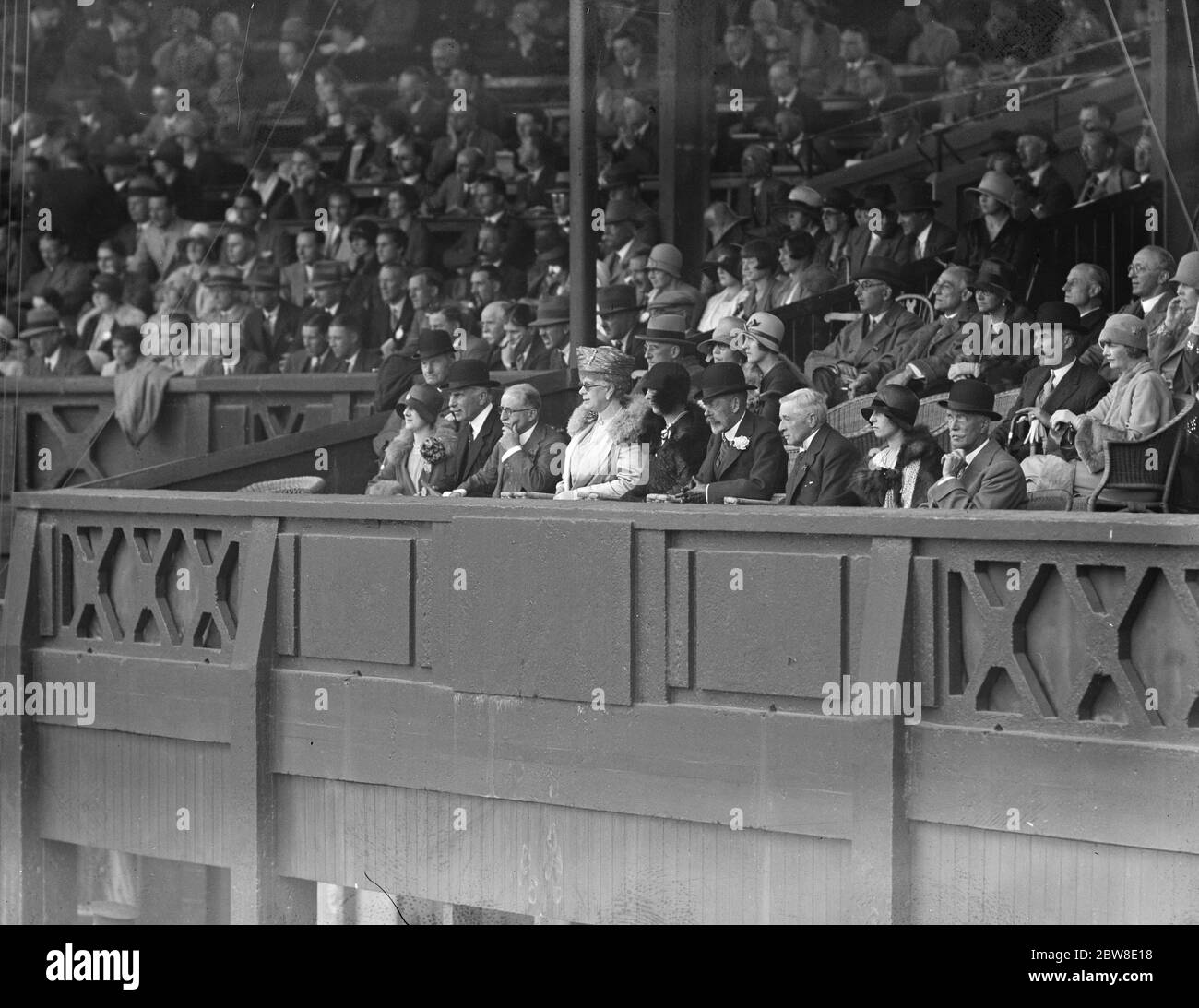 King and Queen at Wimbledon . 7 July 1928 Stock Photo