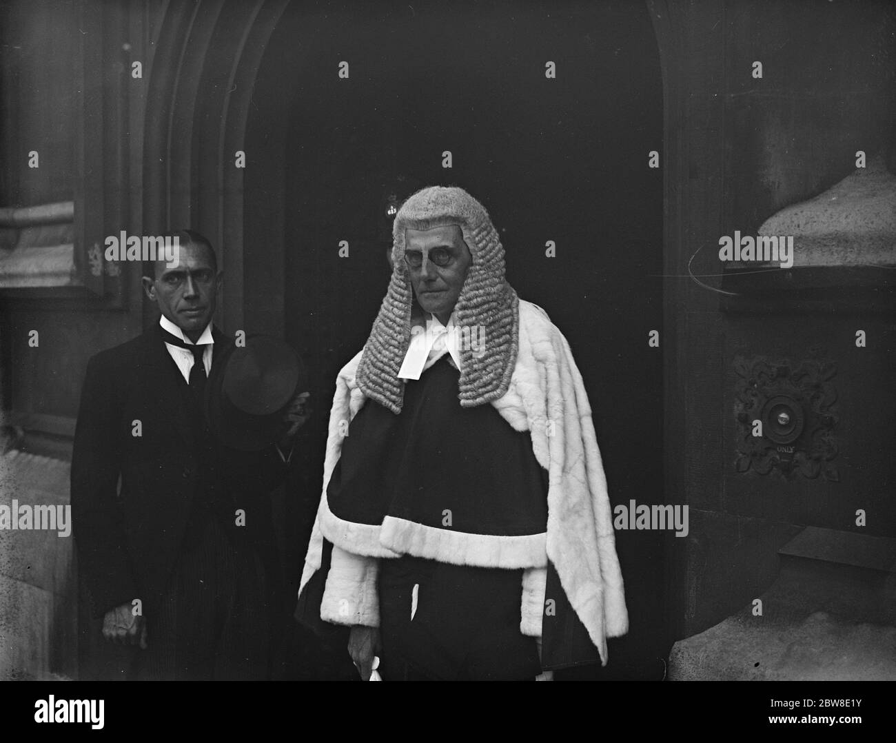 The new High Court judge sworn in . Mr Christopher John W Farwell , KC , was sworn in by the Lord Chancellor at the House of Lords as a judge of the Chancery Division of the High Court . Mr C J W Farwell , KC , arriving at the House of Lords . 13 October 1929 Stock Photo