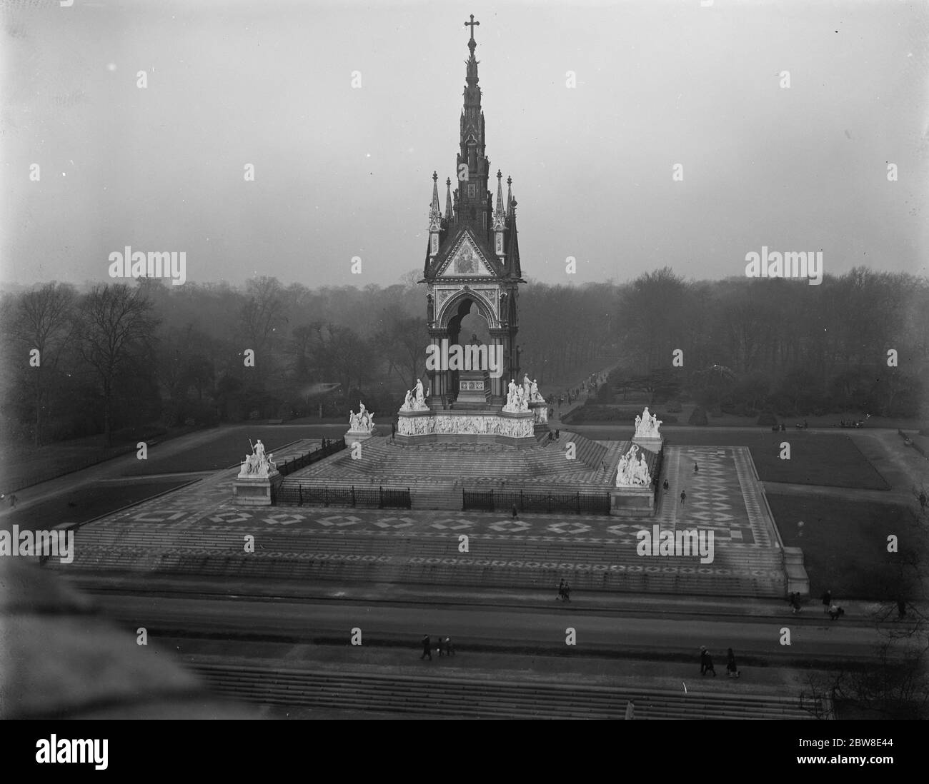 The Albert Memorial . ( from the roof of Albert Hall ) , London . 1927 Stock Photo