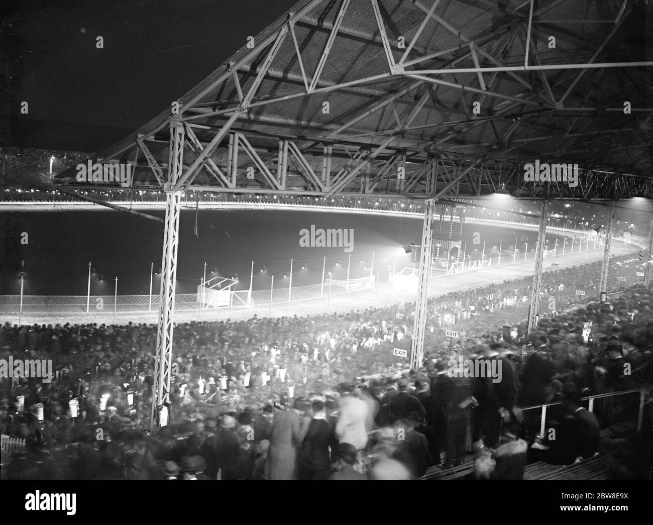 The White City at night , where illuminated greyhound racing attracts average crowd of 75,000 . The illuminated track at the White City . 8 September 1927 Stock Photo
