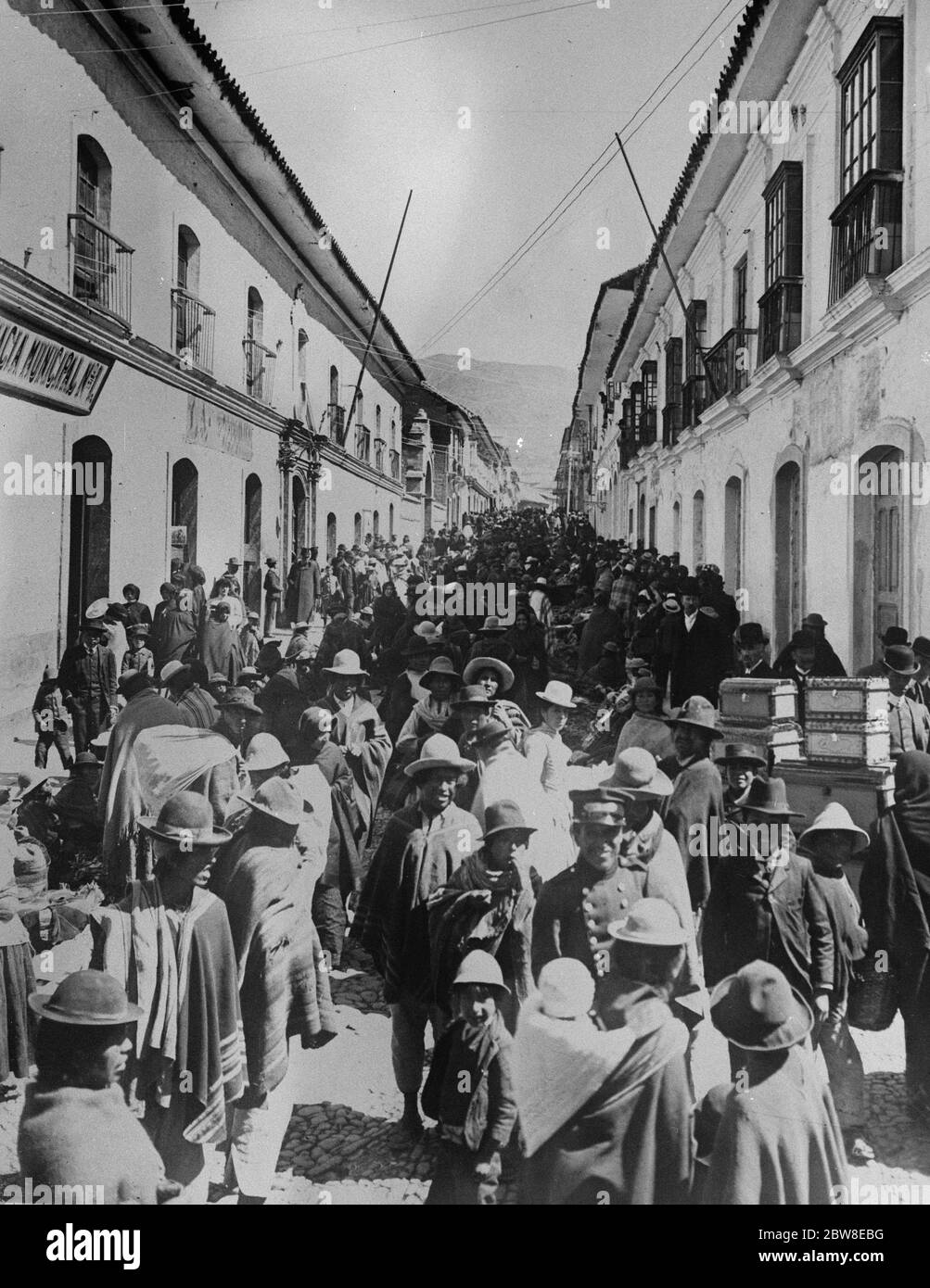 The war between Bolivia and Paraguay . A view of the busy Calle de Mercade at La Paz . 5 January 1929 Stock Photo
