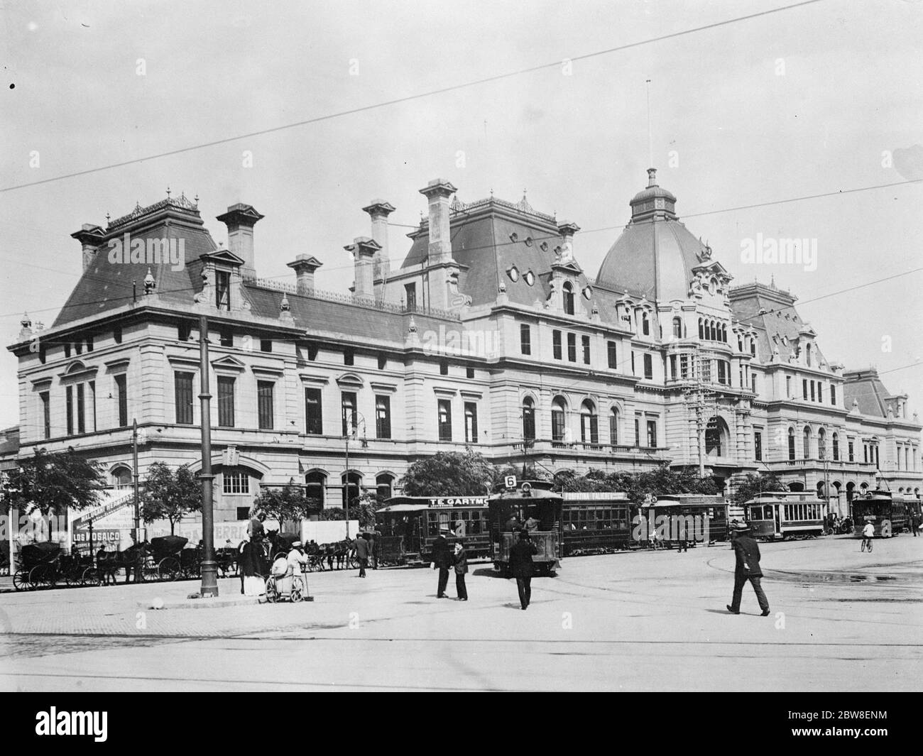 Bombs outrage in Buenos Aires . Fifteen persons dead . The Argentine Eastern Railway ' s station at Buenos Aires . 20 January 1931 Stock Photo