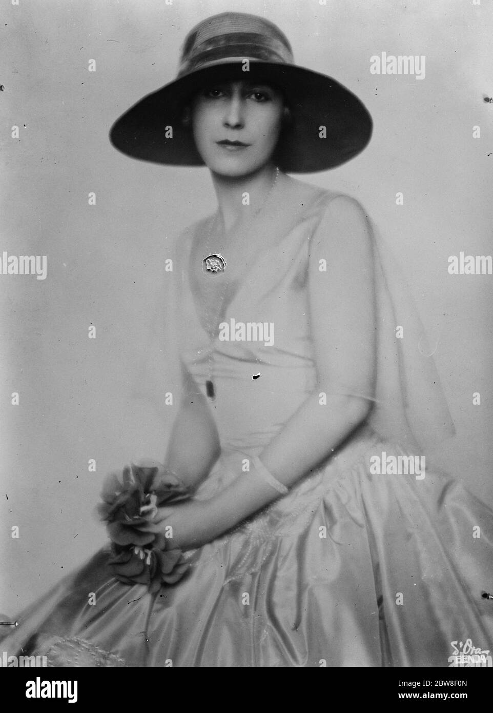 A Premier ' s wife as a dramatist . Countess Margit Bethlen , wife of the Hungarian Prime Minister , who made her debut as a dramatist when her play ' The Grey Dross ' was produced at the Budapest Comedy Theatre . 16 April 1929 Stock Photo