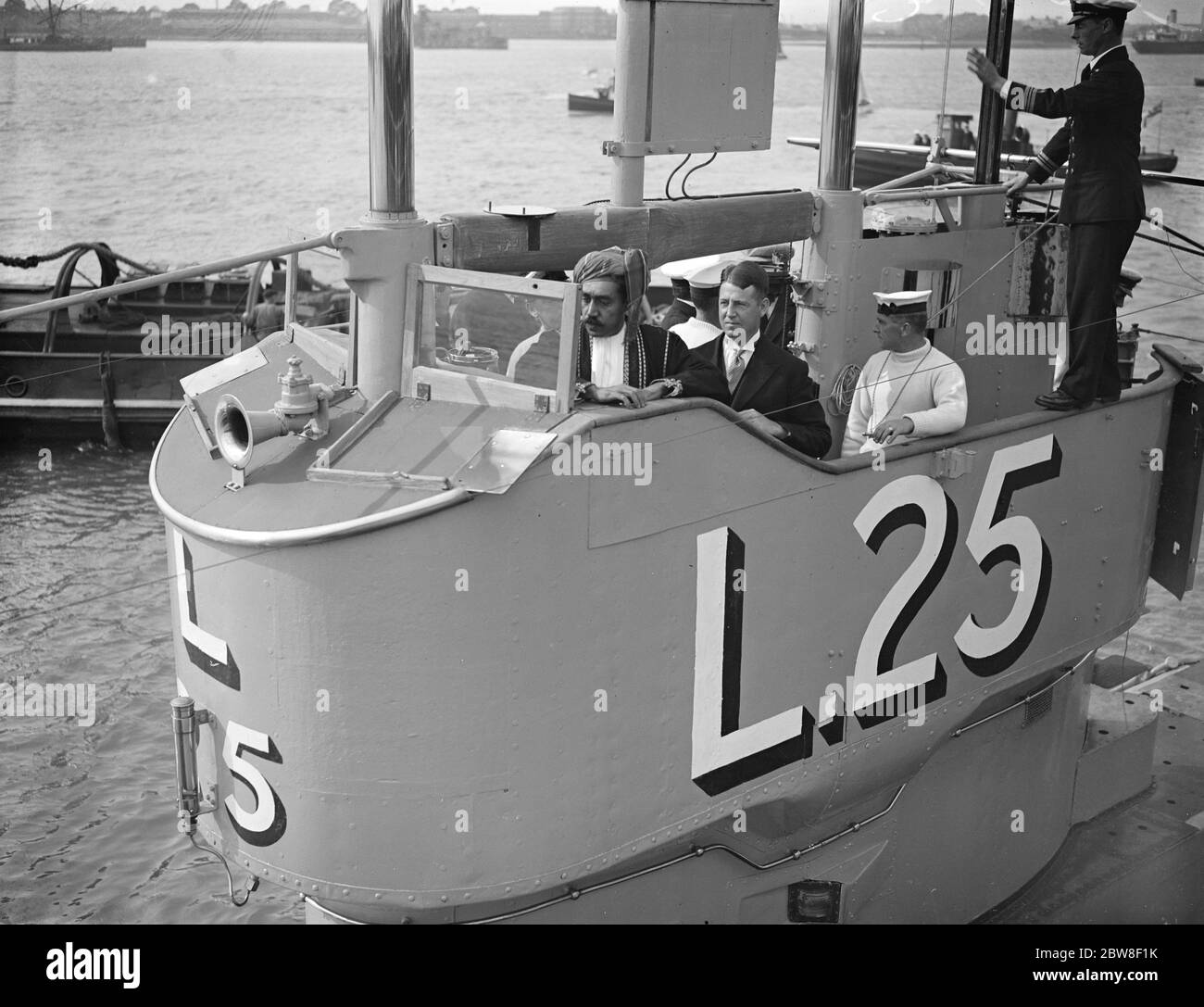 Sultan of Muscat in Portsmouth . Sultan on board the submarine , L25 . 22 September 1928 Stock Photo