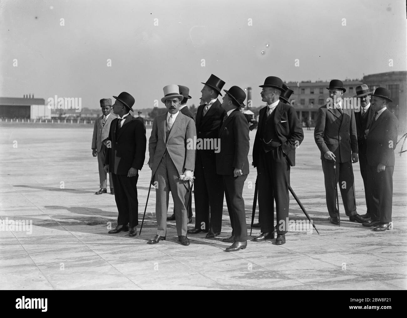 Sultan of Muscat at Croydon aerodrome . 20 September 1928 Stock Photo