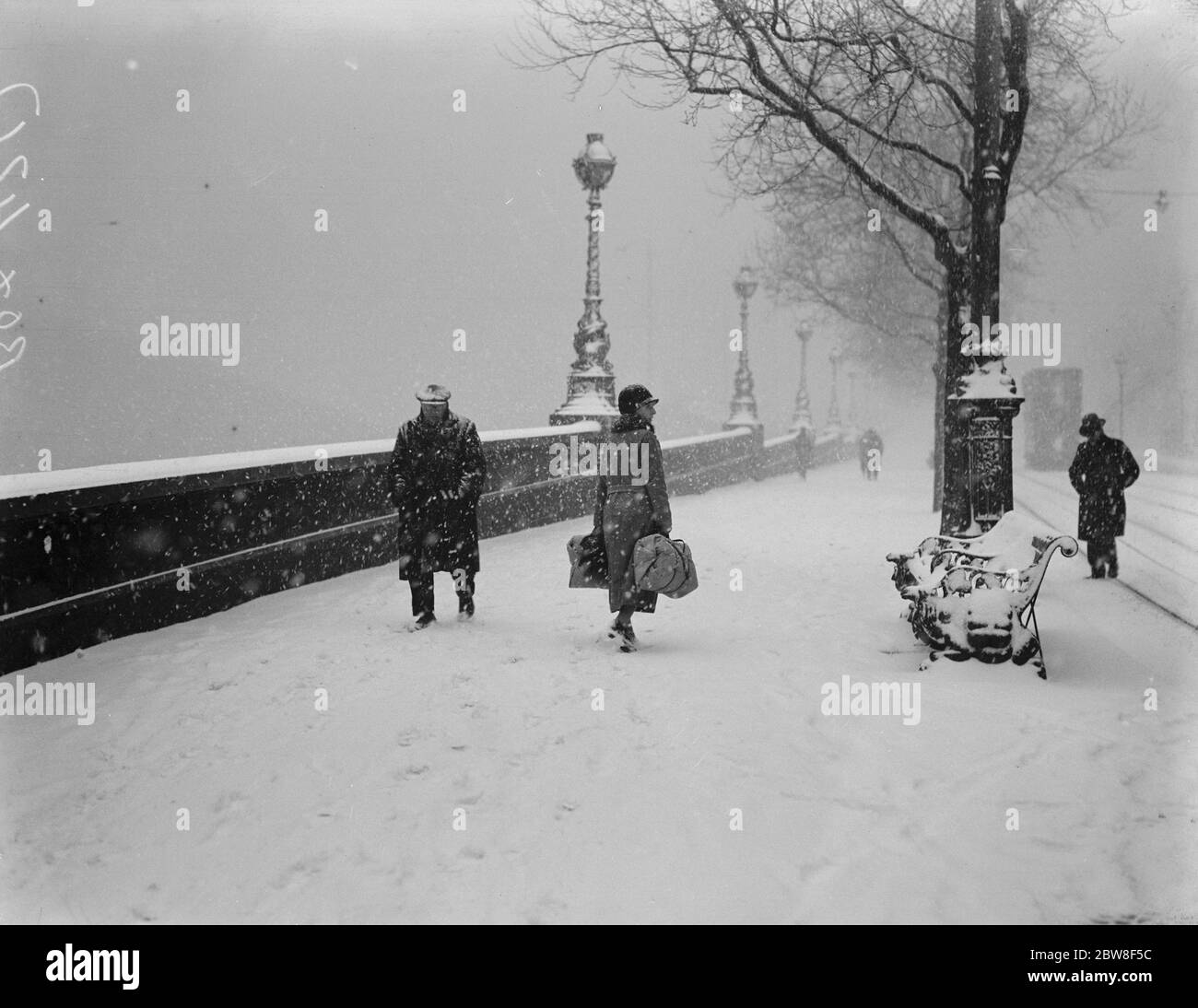 London ' s snowstorm , worst for many years . A scene on the Thames Embankment . 9 March 1931 Stock Photo