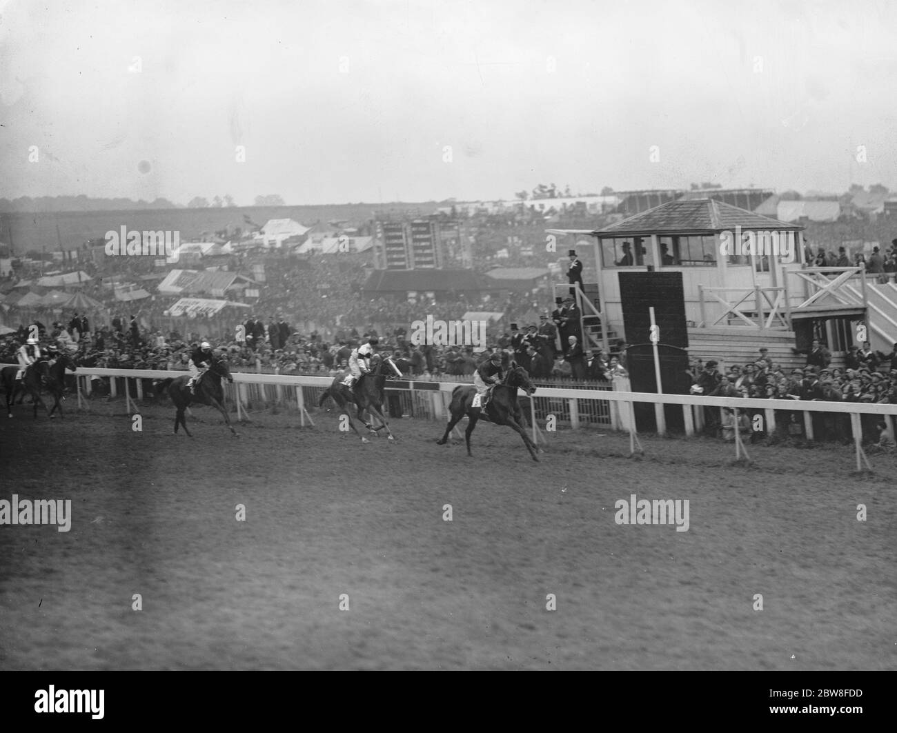 The AGA Khan ' s filly wins the oaks . H H The Aga Khan ' s ' Udaipur ' won the Oak Stakes at Epsom with ' Will o' th Wisp and Guidecca 3 ' rd . H Beary rode the winner which was trained by Frank Butters at Newmarket . 3 June 1932 Stock Photo