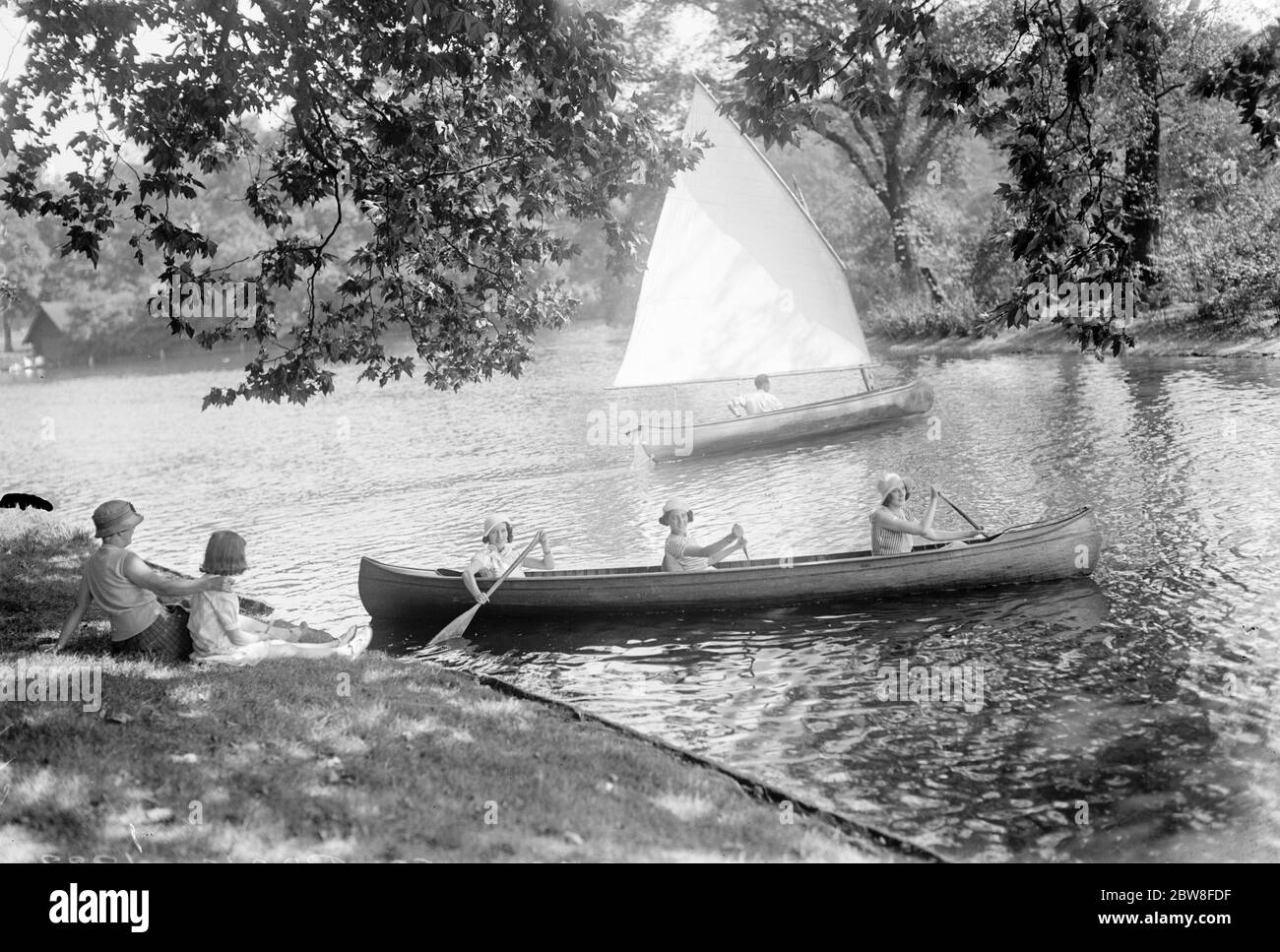 Beauty in the heart of London . A charming picture taken amid the beautiful scenery surrounding the boating lake at Regent ' s Park . 20 August 1932 Stock Photo