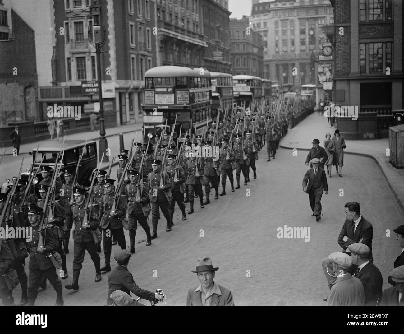 H A C march through the city with bayonets fixed . The HAC one of the many regiments leaving for the annual Territorial camp left London on Sunday morning . They are here seen marching through the city with fixed Bayonets , a privilage extended to only a few regiments . 26 July 1931 Stock Photo