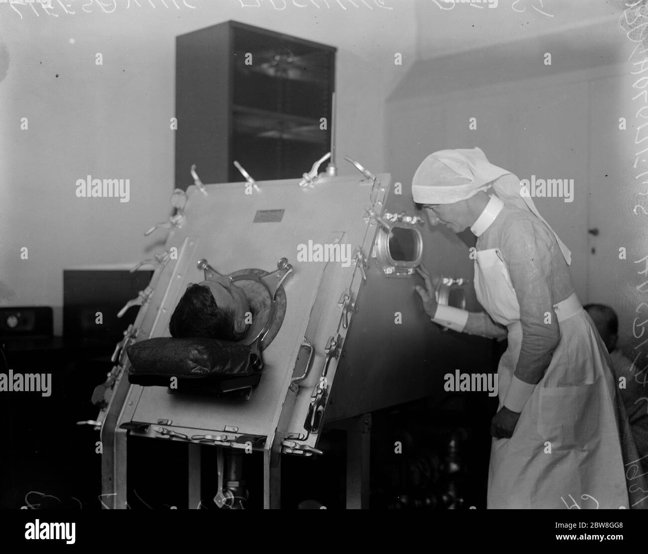 Wonderful life saving machine tested in London hospital . A demonstration of the machine at St Bartholomew 's Hospital . 5 October 1931 Stock Photo