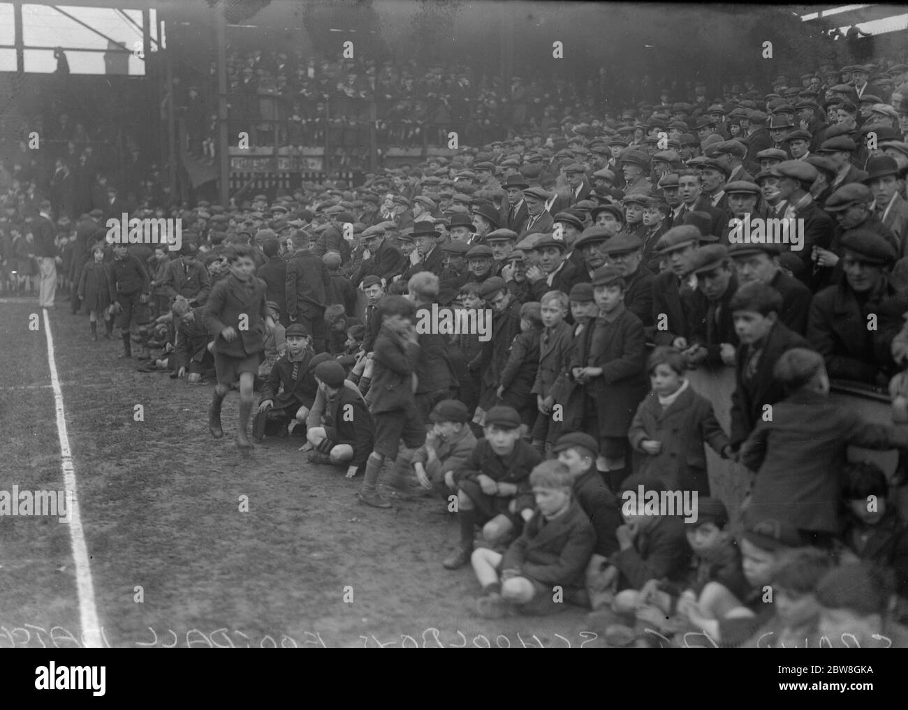 West Ham footballers again in the Limelight . Westham schoolboys versus Lowestoft Schoolboys at Upton Park some of the youthful supporters of the home team . 9 March 1933 Stock Photo