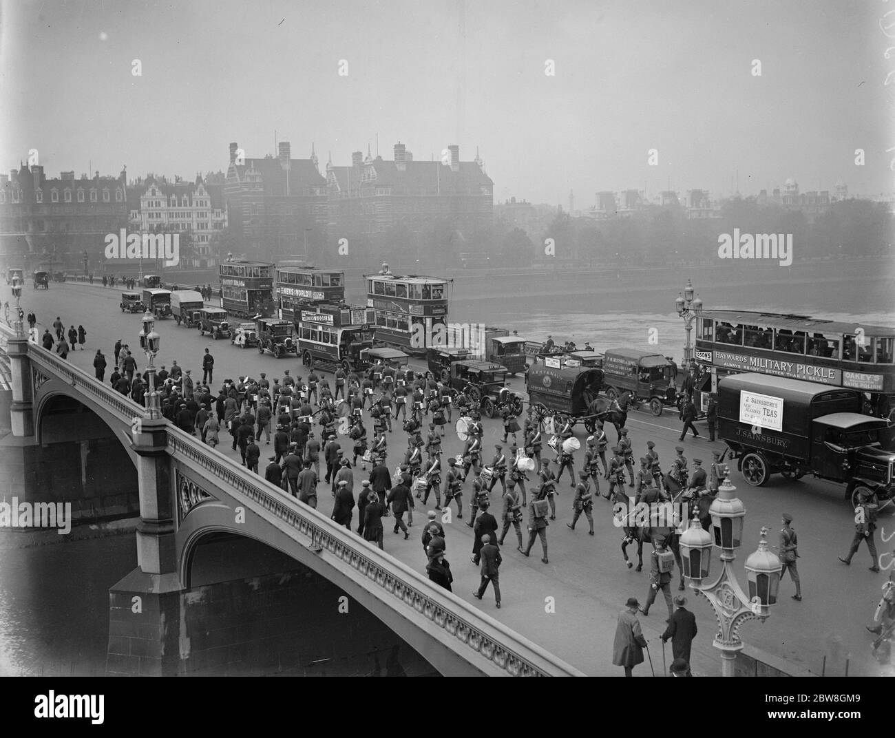 The change over of the guards . The band of the 2nd Scots Guards passing over Westminster Bridge . 10 October 1929 Stock Photo