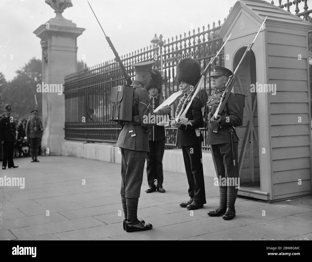 Royal Sussex regiment take over guard duties at Buckingham Palace . The relief at Buckingham Palace . The new sentry having the standing orders read out by the Corporal of the Guard . 6 August 1932 Stock Photo