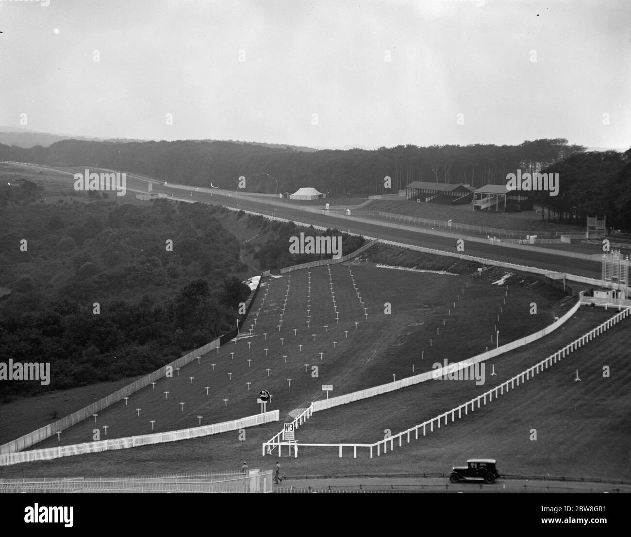 The prettiest racecourse in England . Panoram of Goodwood race course . 27 July 1929 Stock Photo