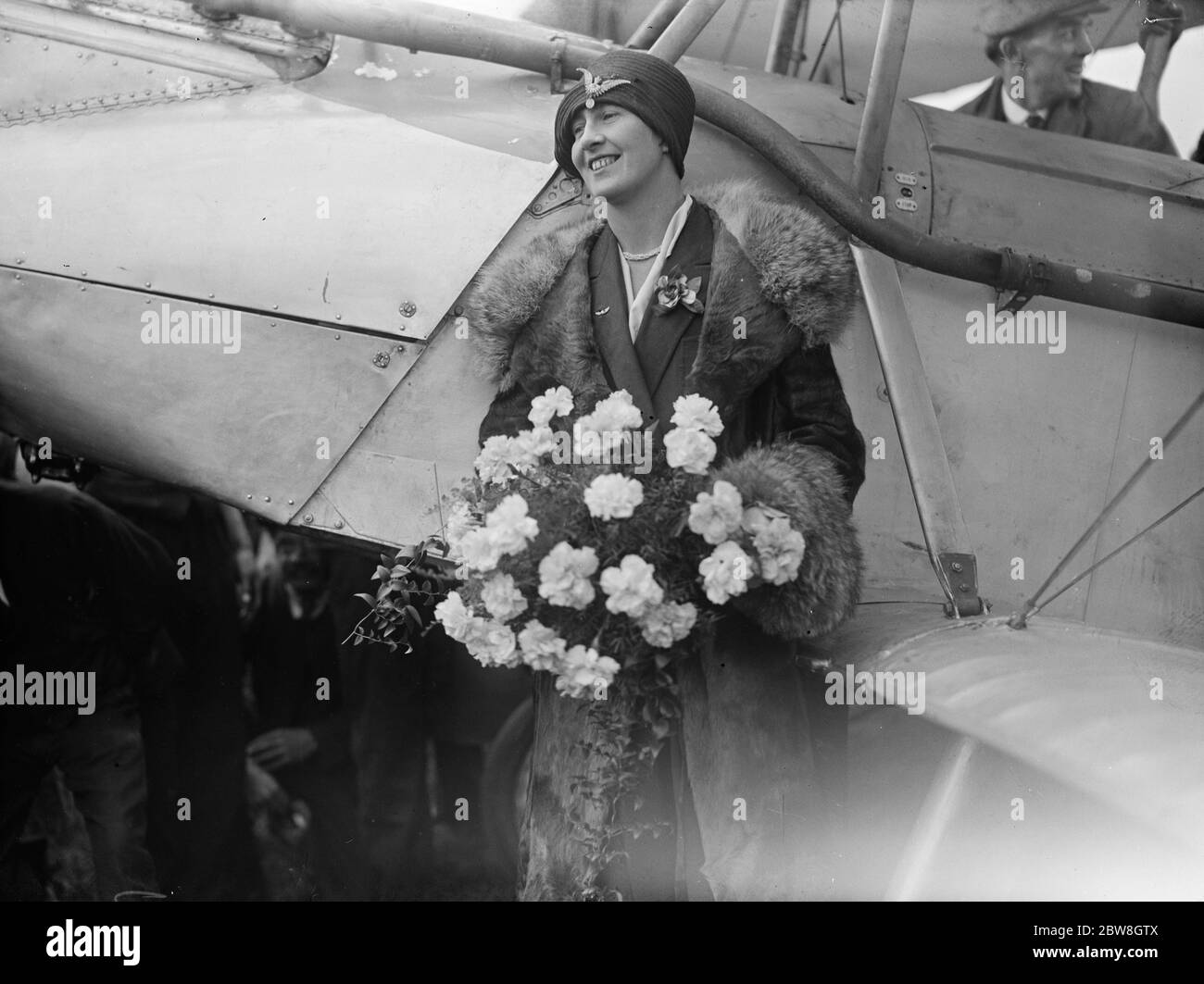 Famous woman aviator returns . Lady Heath ( Mrs Elliot Lynn ) after her