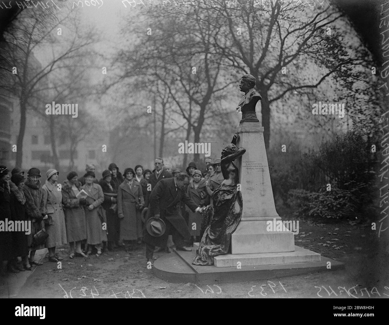 Sir Henry Wood lays wreath on Sullivan memorial . On behalf of the Gilbert and Sullivan Society , Sir Henry Wood , laid a wreath on the Sullivan Memorial in the Embankment Gardens , London . 22 November 1933 Stock Photo