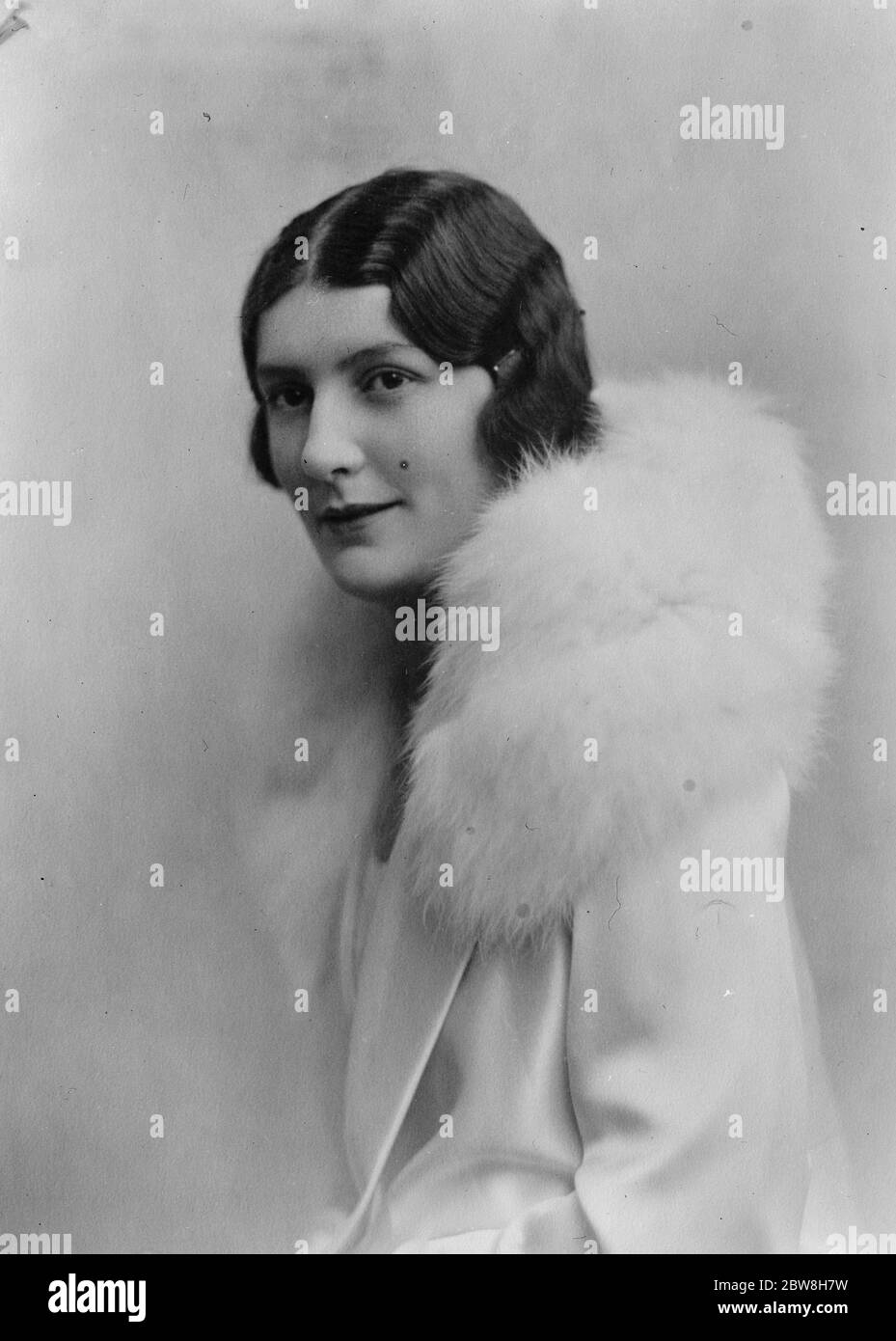 Sir Robert Gower 's daughter engaged . Lady in waiting to Princess Marie Clothilde of Belgium . Miss Dorothy Vaughan Gower . 27 August 1931 Stock Photo