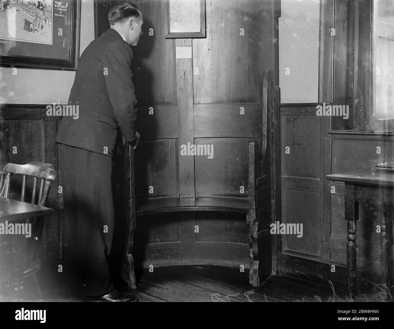 Otford Palace series - Chair . Ye olde wishing chair - silent wish . 1934 Stock Photo