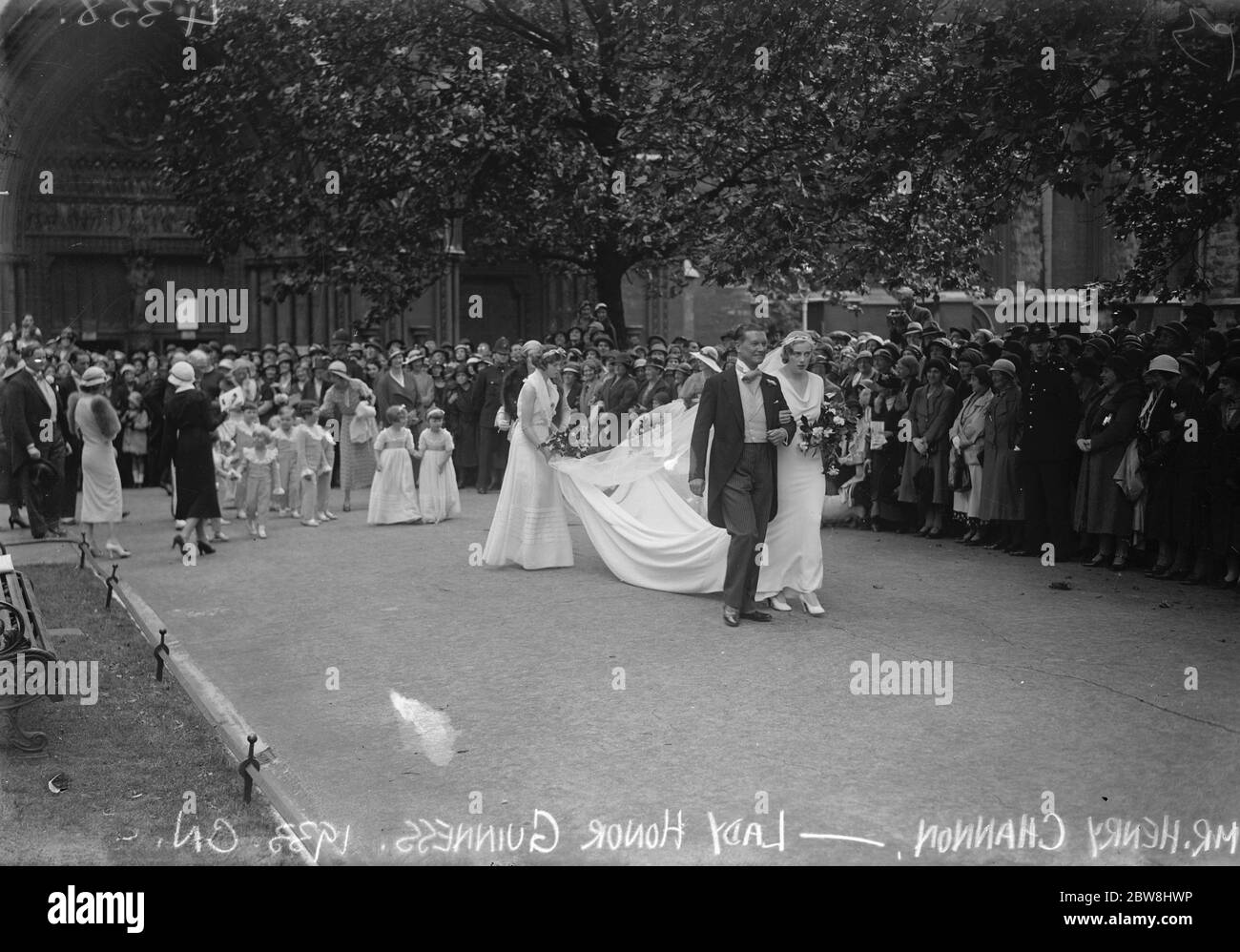 Lady Honor Guinness weds at St Margarets , Westminster . 14 July 1933 Stock Photo